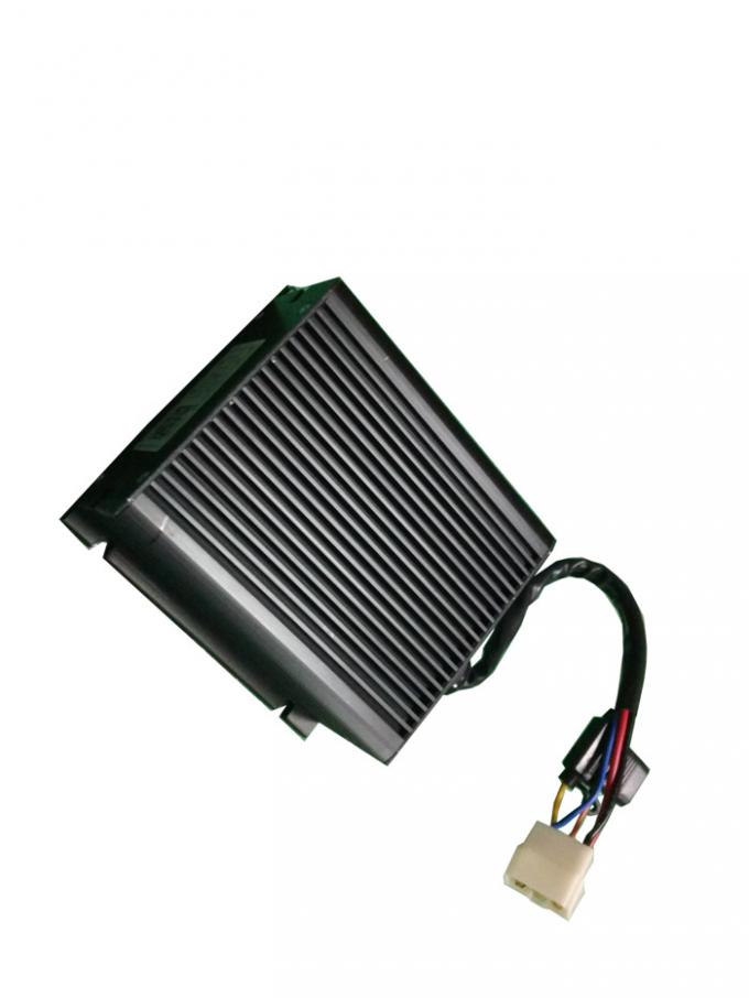 黒い電気カートはゴルフ カートDCのコンバーターの二重出力タイプ150mm*150mm*45.5mmを分けます 2